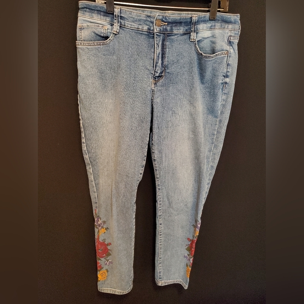 Floral Painted Light Blue Jeans - Picture 5 of 6